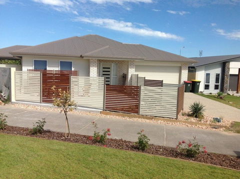 SALTY PAUSE @ BONDI HOUSE - Taree Accommodation 0