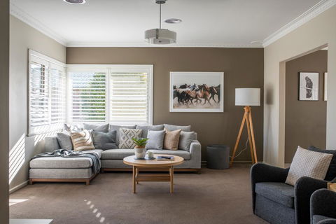 Sampson St, Large Stylish CBD Home, Sleeps 11 - Taree Accommodation 0