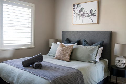 Sampson St, Large Stylish CBD Home, Sleeps 11 - Taree Accommodation 1