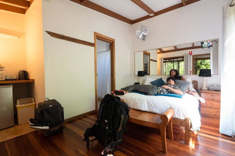Samurai Beach Bungalows - Port Stephens YHA - Taree Accommodation 1