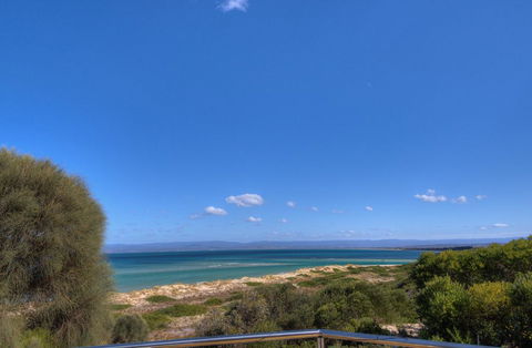 Sandbar Beach House - Taree Accommodation 3