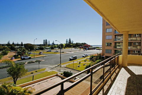Sandbar, Unit 203, 1-3 Head Street - Taree Accommodation 0