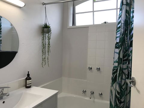 Santa Monica Apartment - Taree Accommodation 1