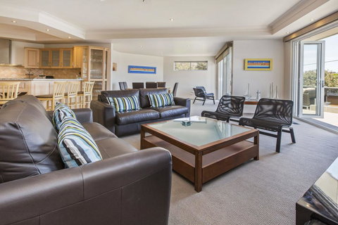 SEA GRANGE - MORNINGTON - Taree Accommodation 3
