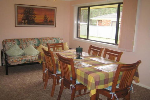 SEASCAPE In NARRAWALLEE - Taree Accommodation 3