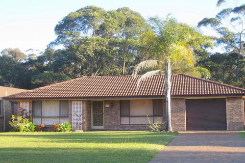 SEASCAPE In NARRAWALLEE - Taree Accommodation 0
