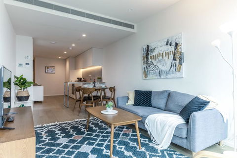 Skyscraper Apartment With Floor To Ceiling Views - Taree Accommodation 2