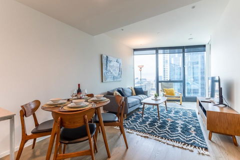 Skyscraper Apartment With Floor To Ceiling Views - Taree Accommodation 1