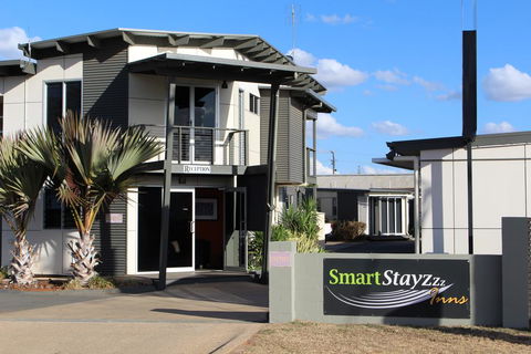 Smart Stayzzz Inns - Taree Accommodation 0