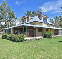 Soldiers Cottage picturebook vineyard home - Taree Accommodation