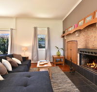 Somerville Wines Farmstay in Broke super cute house on working farm. Walk for miles. - Taree Accommodation