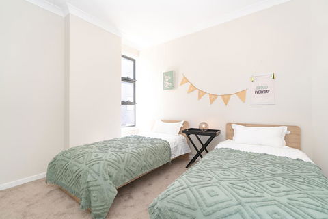 SP246-Brandnew Modern Apt In Penrith With Parking - Taree Accommodation 2