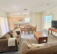 Spacious 2 Bed 2 Bath Villa - Central Location - Quiet - Taree Accommodation