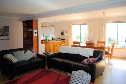 Spacious And Central To CBD - Taree Accommodation 0