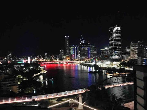 Spacious River Front 2 Bed Apt Central Location - Taree Accommodation 3