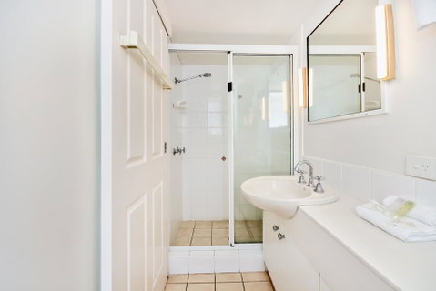 SPIN13- ESCAPE TO MOOLOOLABA - Taree Accommodation 3