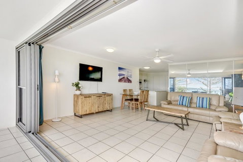 SPIN13- ESCAPE TO MOOLOOLABA - Taree Accommodation 1