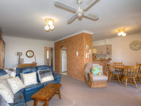 St James 6, Stylish Airconditioned Retreat - Taree Accommodation 0