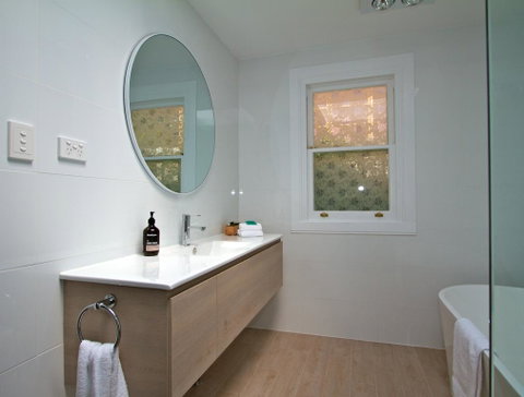 Strahan House - Taree Accommodation 3
