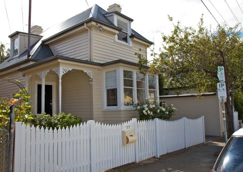 Strahan House - Taree Accommodation 1