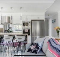 Stunning Burleigh Beach Apartment - Taree Accommodation