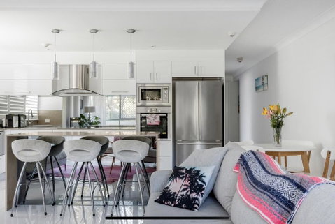 Stunning Burleigh Beach Apartment - Taree Accommodation 0