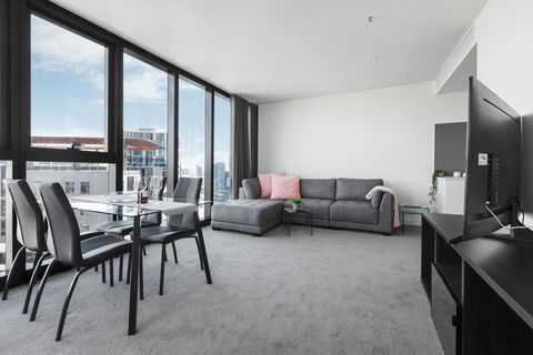 Stunning Luxury Apartment High Above The City - Taree Accommodation 2