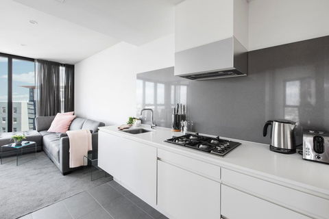Stunning Luxury Apartment High Above The City - Taree Accommodation 3