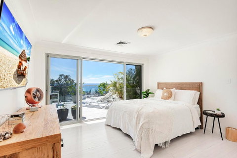 Stunning Oceanview Retreat Between Beach And Bush - Taree Accommodation 2