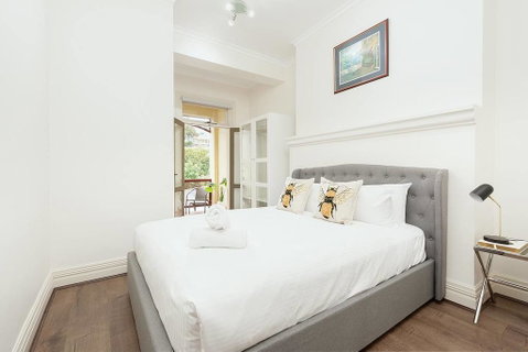 STUNNING SYDNEY HOME 11 - Taree Accommodation 1