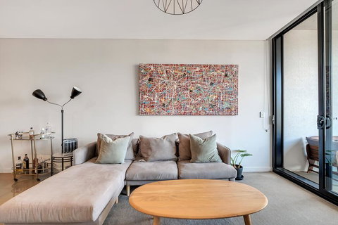 STYLISH CAMPERDOWN APARTMENT And PARKING INC - Taree Accommodation 2