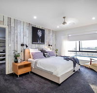 Sunset Penthouse Couples Retreat close to Airlie Beach Champagne on arrival - Taree Accommodation