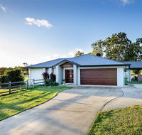 Sunset Retreat Airlie Beach Rural Getaway - Taree Accommodation