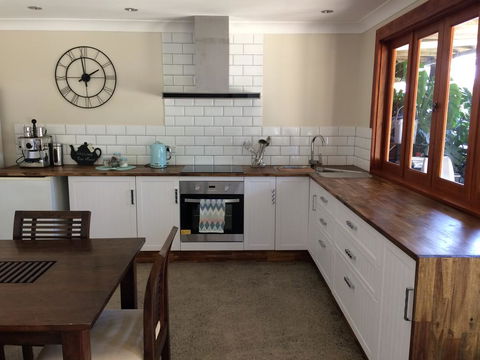 TAKURA HEIGHTS Modern Country Apartment With Pool Access - Taree Accommodation 2