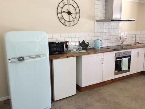 TAKURA HEIGHTS Modern Country Apartment With Pool Access - Taree Accommodation 3