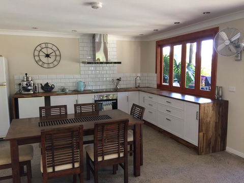 TAKURA HEIGHTS Modern Country Apartment With Pool Access - Taree Accommodation 0