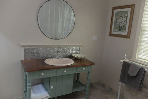 Tamborine Treats - Taree Accommodation 1