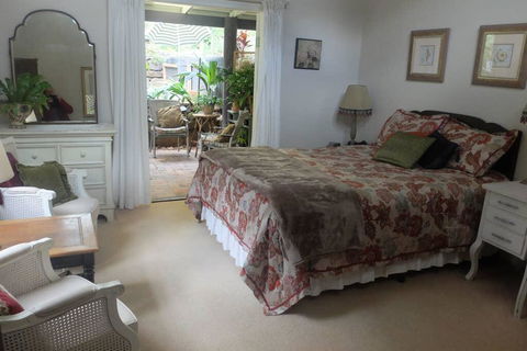 Tamborine Treats - Taree Accommodation 0