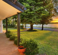 Tara Downs on Lake Albert - Taree Accommodation