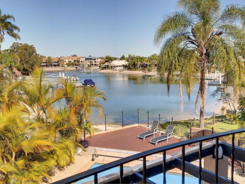Tarcoola 41 - 5 BDRM Canal Home With Pool - Taree Accommodation 3