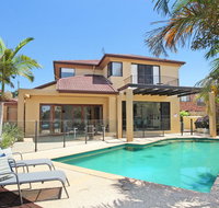 Tarcoola 41 - 5 BDRM Canal Home with Pool - Taree Accommodation