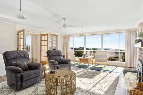 TASSIE SEASIDE SERENITY - L'Abode Accommodation - Taree Accommodation 0