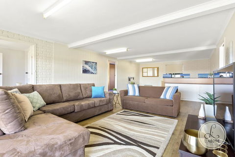 TASSIE SEASIDE SERENITY - L'Abode Accommodation - Taree Accommodation 3