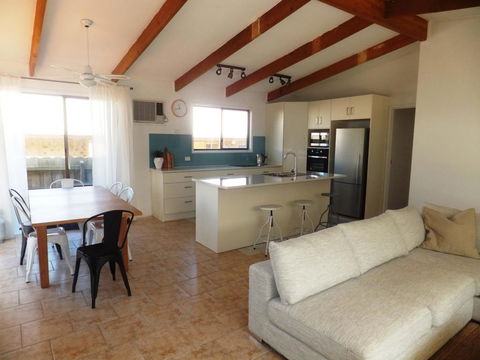 TERRIFIC ON TAMARA CRESCENT - Taree Accommodation 3