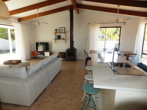TERRIFIC ON TAMARA CRESCENT - Taree Accommodation 2