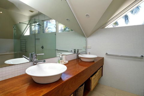 THE BEACH HOUSE - Taree Accommodation 0