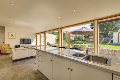 Brampton Cottage - Taree Accommodation 18