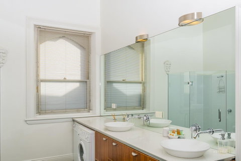 Roxburgh House Apartments - Taree Accommodation 3