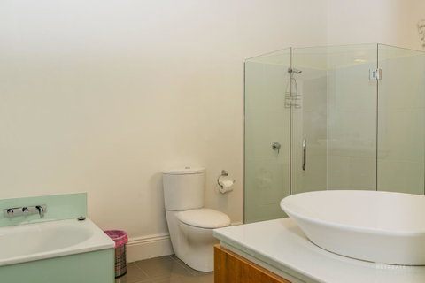 Roxburgh House Apartments - Taree Accommodation 4