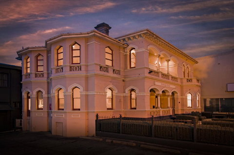 Roxburgh House Apartments - Taree Accommodation 9